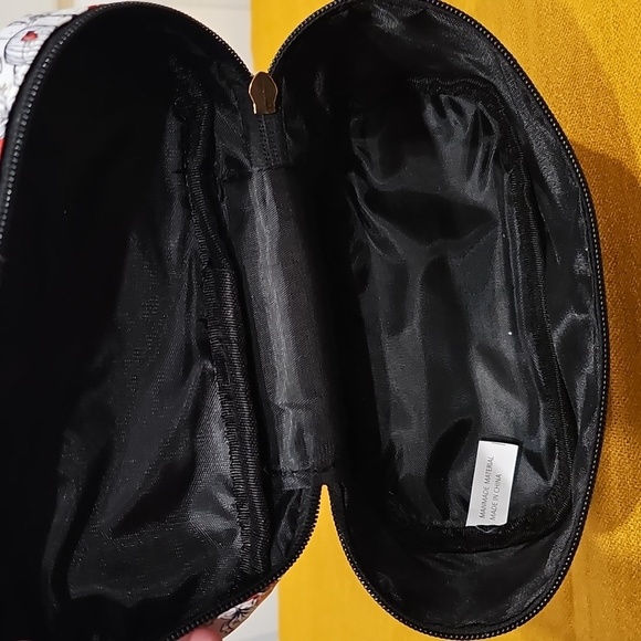 Paris Themed Cosmetic/Toiletry Bag NWOT & Mystery Beauty Item - Picture 4 of 4